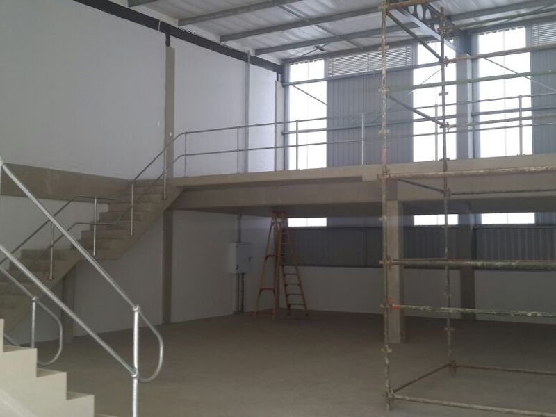 Highly sought after warehouse newly available to let or purchase. - Photo 10