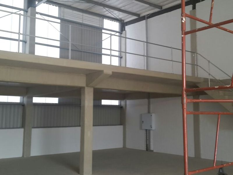 Highly sought after warehouse newly available to let or purchase. - Photo 9