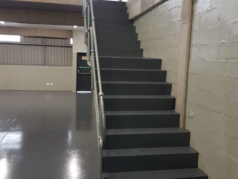 Highly sought after warehouse newly available to let or purchase. - Photo 7