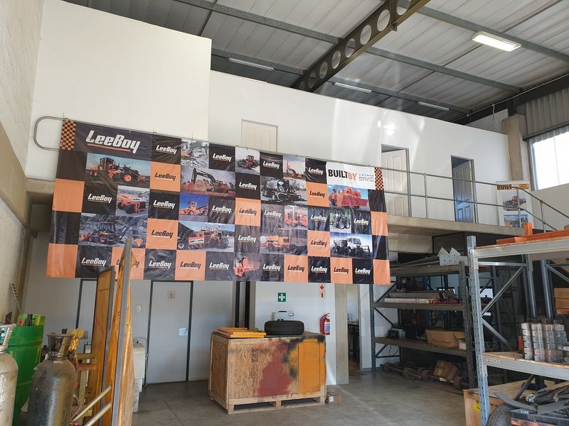 Highly sought after warehouse newly available to let or purchase. - Photo 2