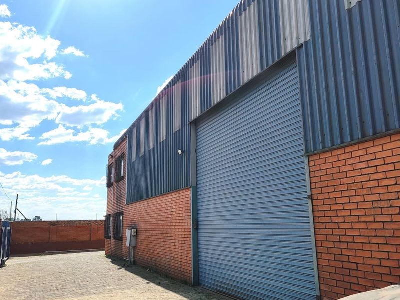 SASOLBURG * NALEDI INDUSTRIAL PARK * COMMERCIAL PROPERTY * R3 640 000.00 * 1770sqm * - Photo 2
