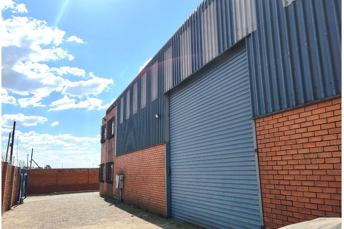 SASOLBURG * NALEDI INDUSTRIAL PARK * COMMERCIAL PROPERTY * R3 640 000.00 * 1770sqm * - Photo 2
