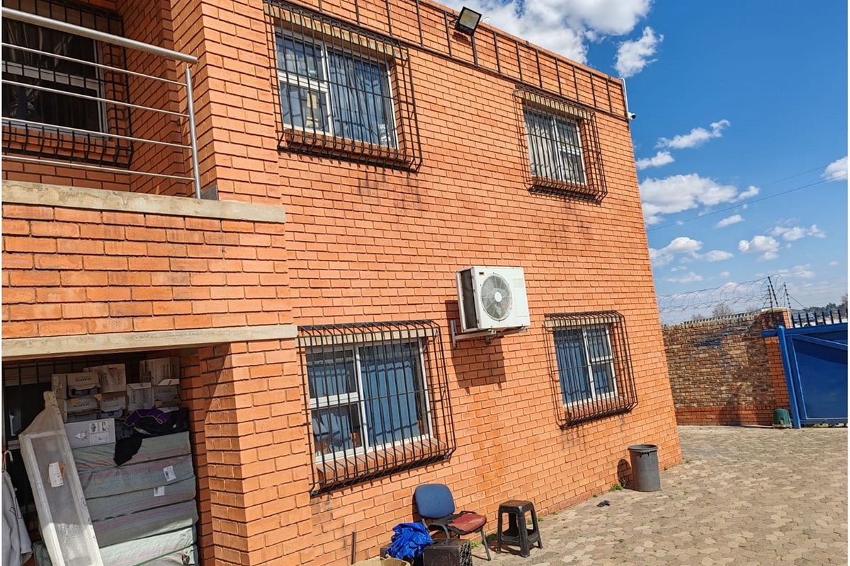 SASOLBURG * NALEDI INDUSTRIAL PARK * COMMERCIAL PROPERTY * R3 640 000.00 * 1770sqm * - Photo 3