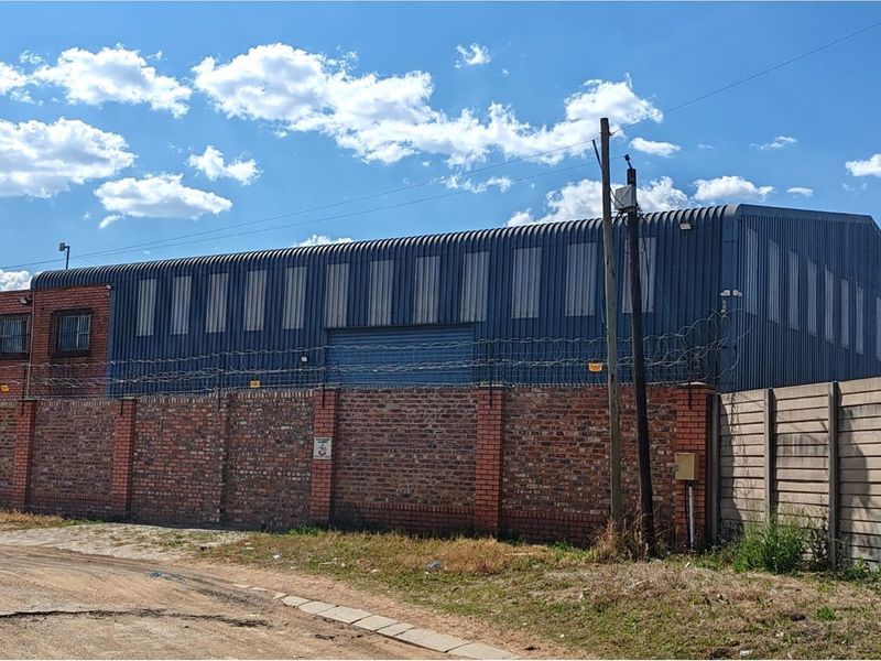 SASOLBURG * NALEDI INDUSTRIAL PARK * COMMERCIAL PROPERTY * R3 640 000.00 * 1770sqm * - Photo 4