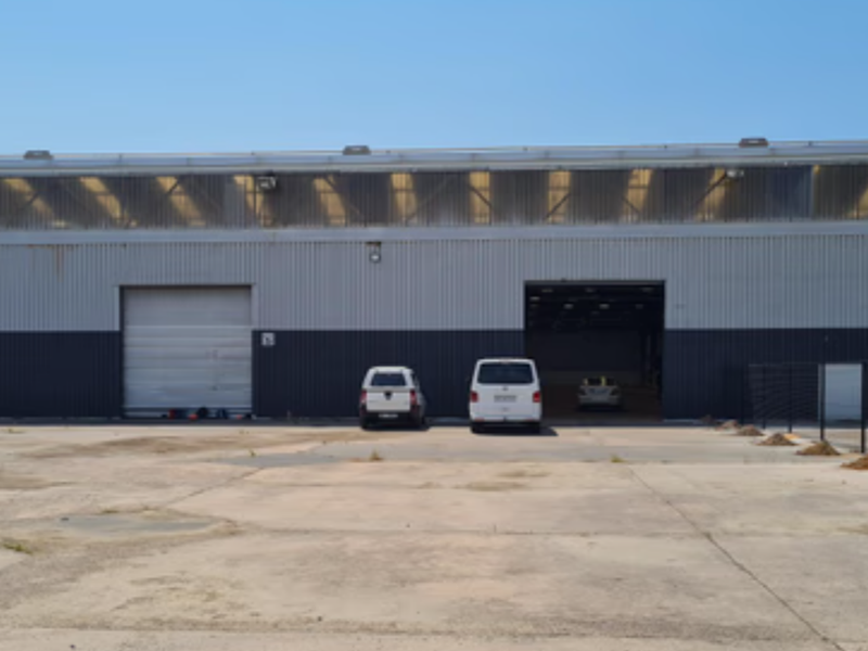 Highly sought after Warehouse available to let. - Photo 4