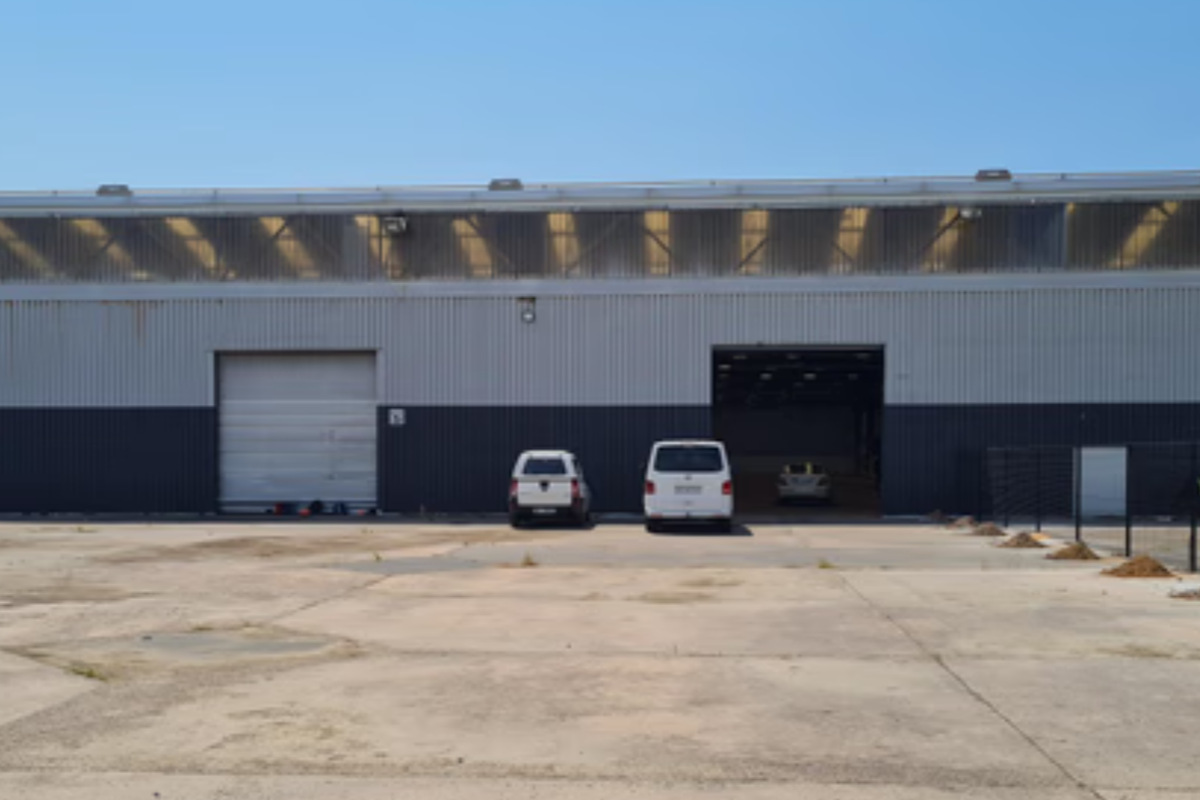 Highly sought after Warehouse available to let. - Photo 4