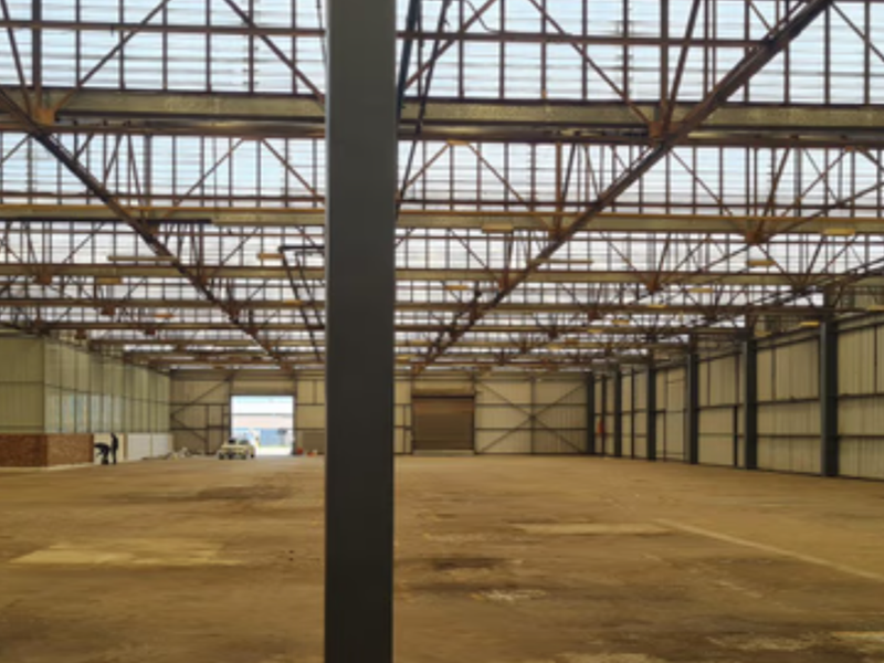 Highly sought after Warehouse available to let. - Photo 2