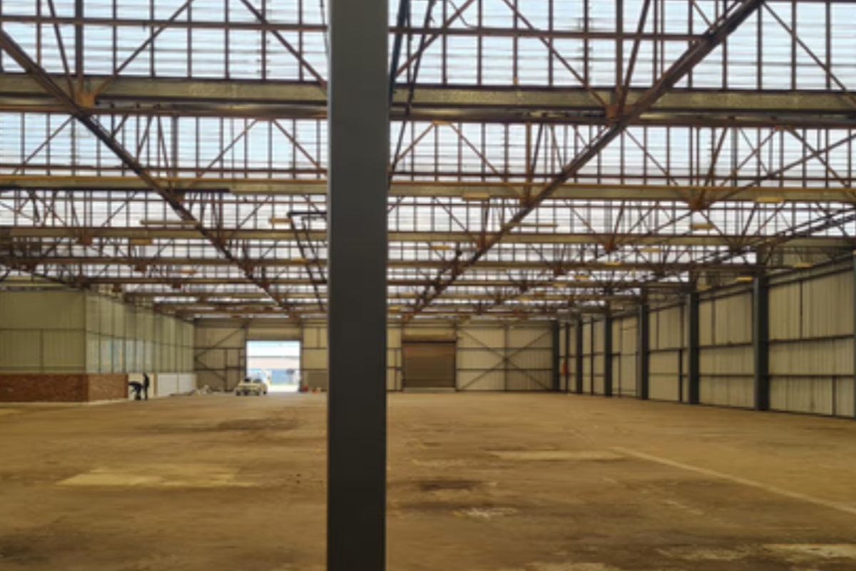 Highly sought after Warehouse available to let. - Photo 2