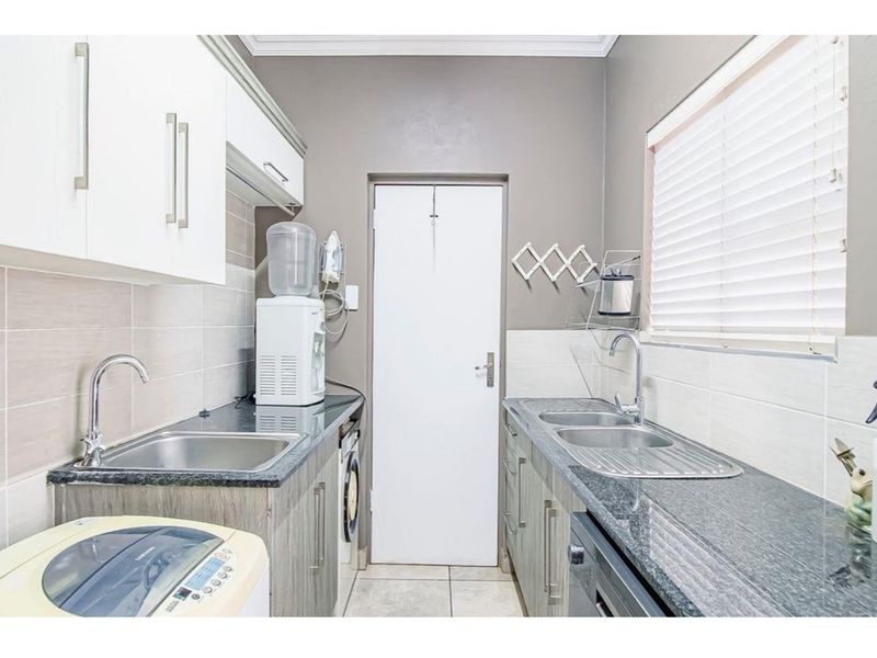 Beautiful 4 bedroom house in Da Nice Estate, an exclusive estate in Melodie. - Photo 10