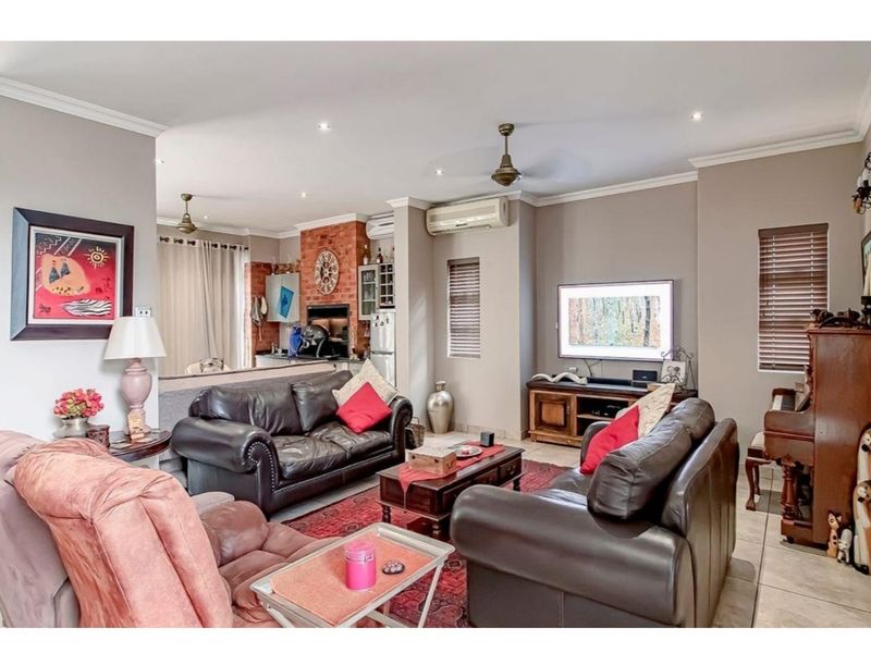 Beautiful 4 bedroom house in Da Nice Estate, an exclusive estate in Melodie. - Photo 6