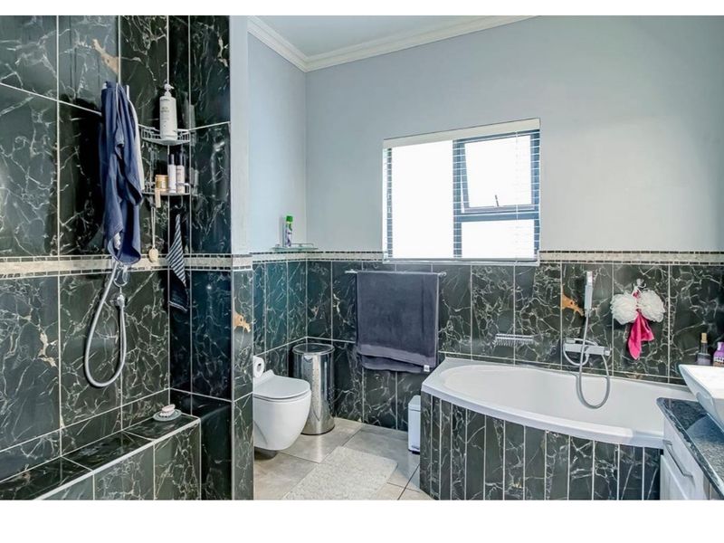 Beautiful 4 bedroom house in Da Nice Estate, an exclusive estate in Melodie. - Photo 4