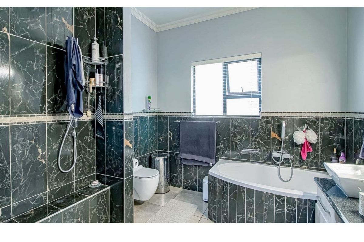 Beautiful 4 bedroom house in Da Nice Estate, an exclusive estate in Melodie. - Photo 4