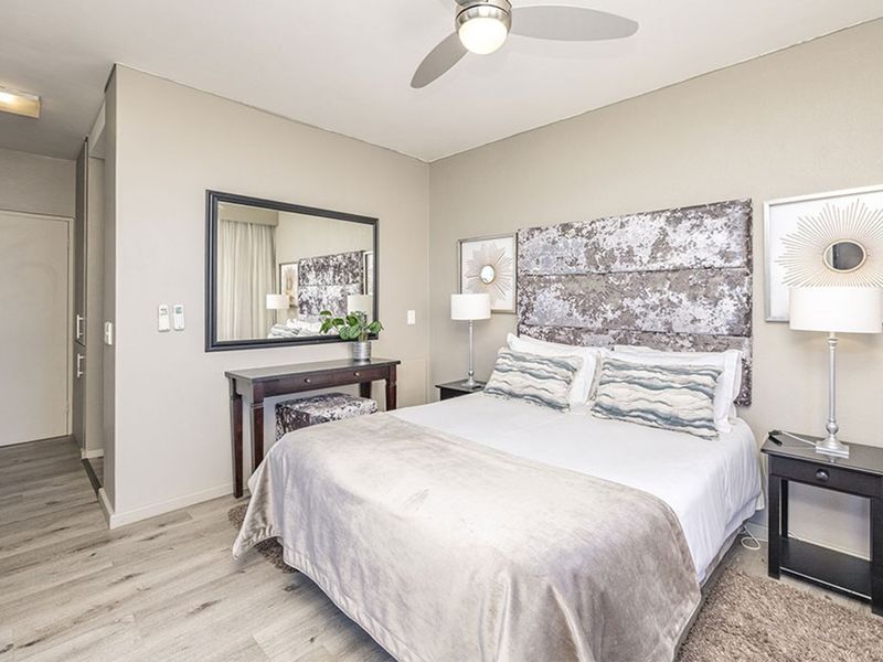 Deluxe Two-Bedroom Apartment with Balcony and Private Splash Pool - Photo 10