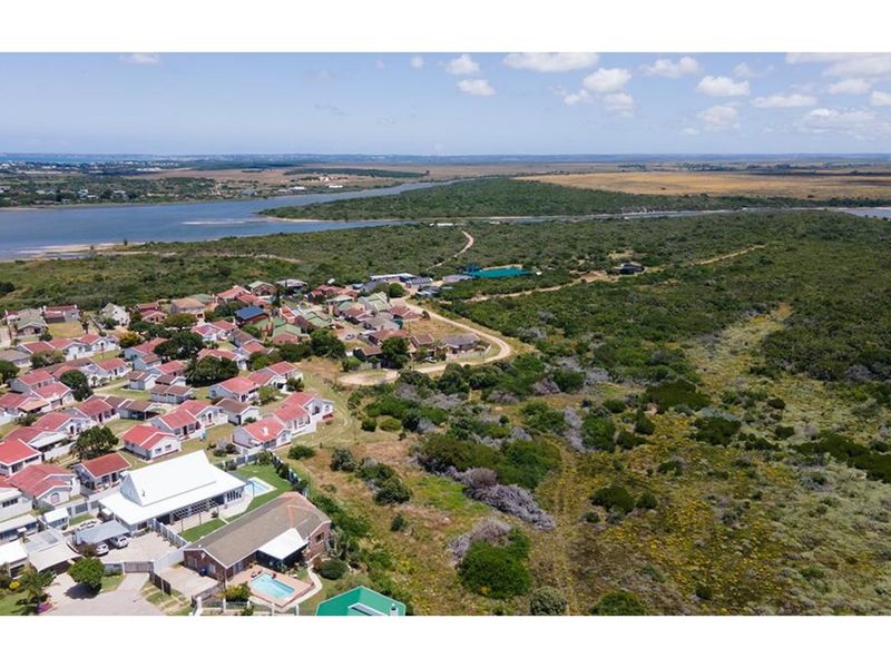 Swan Lake, Jeffreys Bay 120 Stylish Freehold Residence - Photo 1