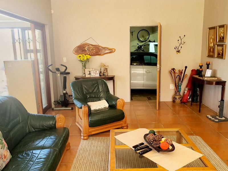 PALM BEACH  SELF SUSTAINABLE HOME WITH BEAUTIFUL SEA VIEWS - Photo 7