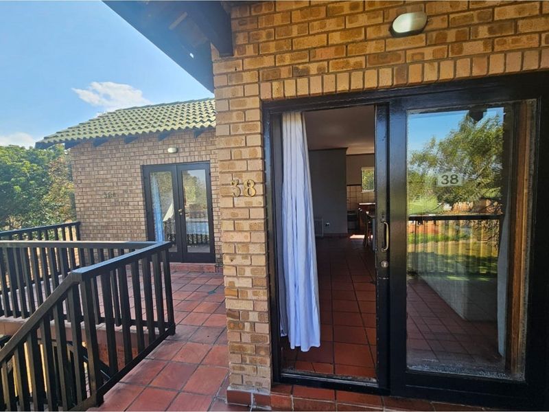 "Modern Serenity: Greenway Woods Dream Home" - Photo 2