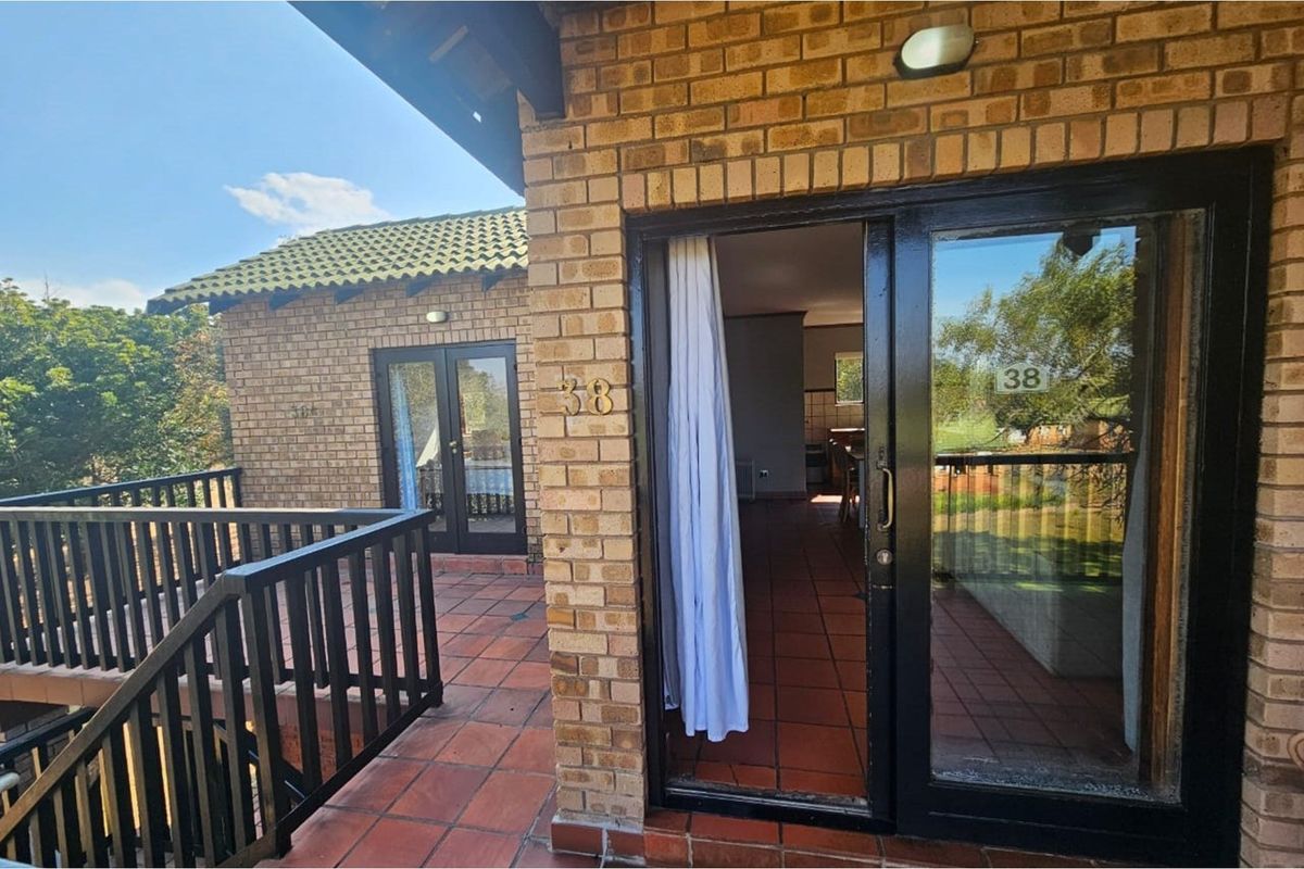 "Modern Serenity: Greenway Woods Dream Home" - Photo 2