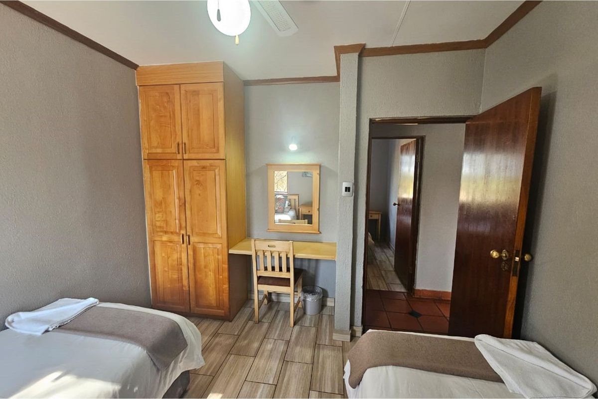 "Modern Serenity: Greenway Woods Dream Home" - Photo 4