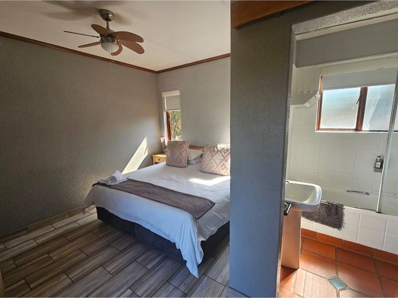 "Modern Serenity: Greenway Woods Dream Home" - Photo 3