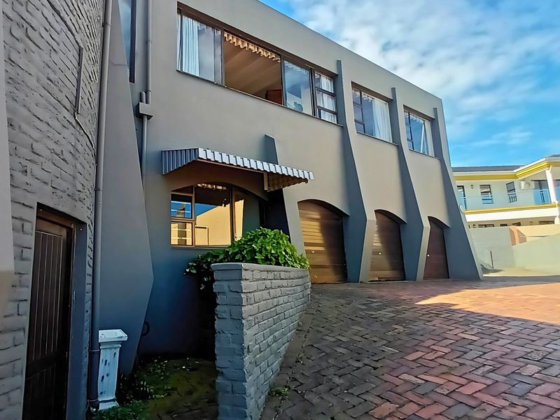 stunning home, where dreams are made in Blue Bend, East London - Photo 3