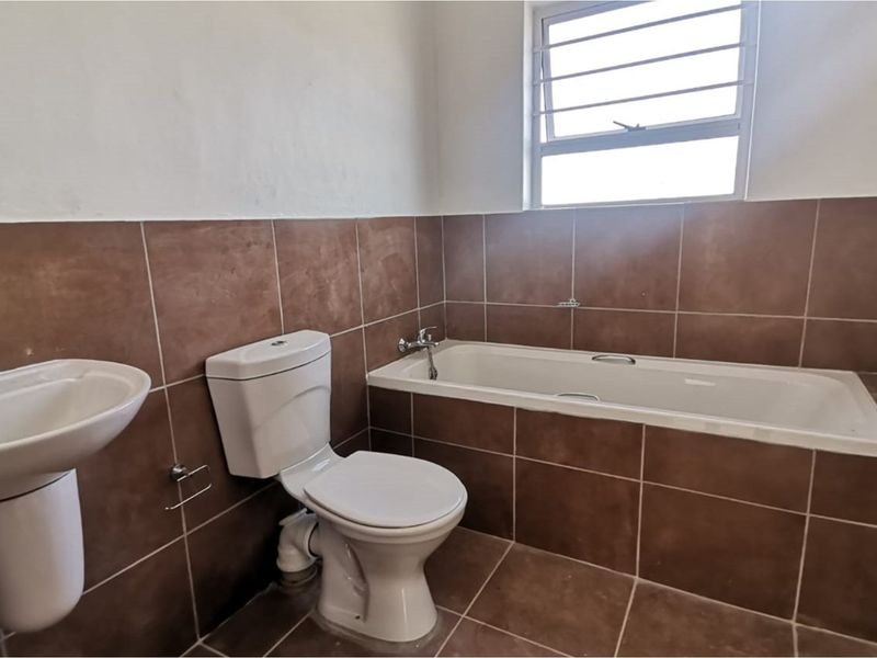 Brand New 3-Bedroom Home in Mountain Ridge Estate, Paarl - Photo 10