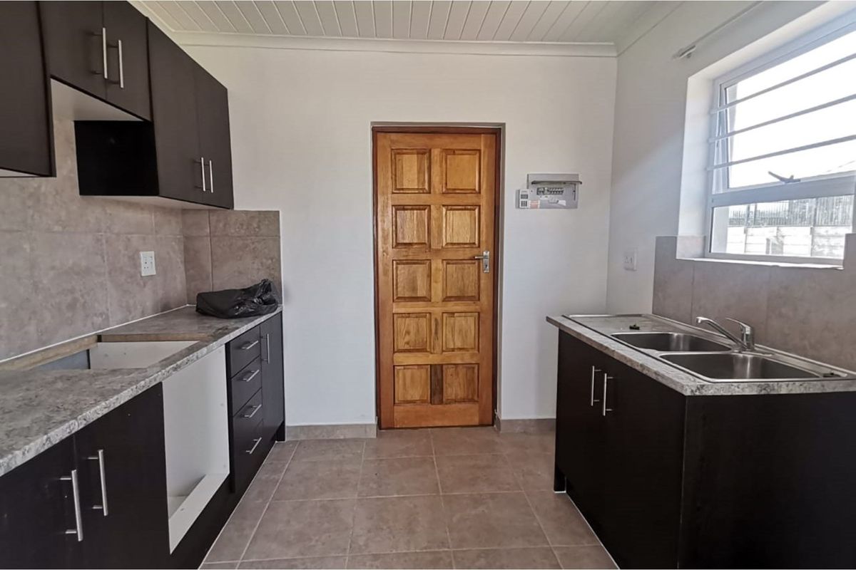 Brand New 3-Bedroom Home in Mountain Ridge Estate, Paarl - Photo 3