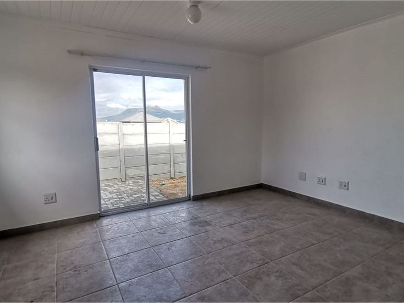 Brand New 3-Bedroom Home in Mountain Ridge Estate, Paarl - Photo 4