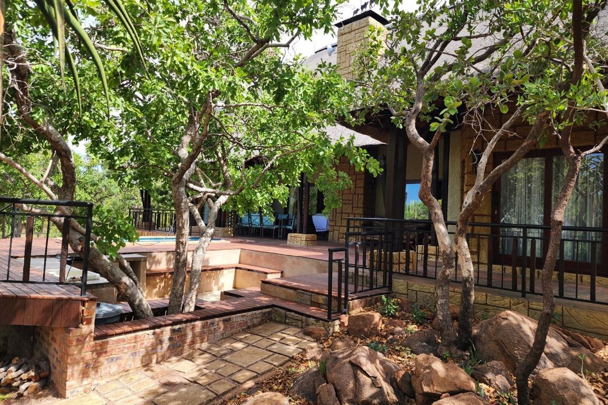 Highlands Wilderness 395 sq meter, 5 Bedroom house with spectacular views - Photo 5