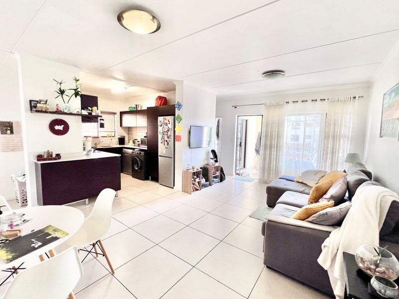 3 Bed - First Floor - Modern, Move-In Ready Investment in Prime Kyalami! - Photo 1