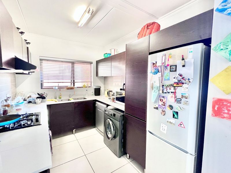 3 Bed - First Floor - Modern, Move-In Ready Investment in Prime Kyalami! - Photo 2