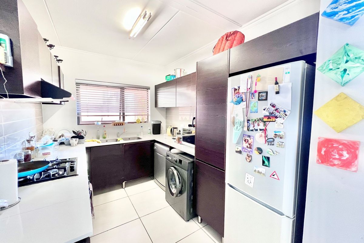 3 Bed - First Floor - Modern, Move-In Ready Investment in Prime Kyalami! - Photo 2