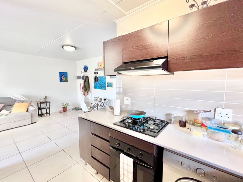 3 Bed - First Floor - Modern, Move-In Ready Investment in Prime Kyalami! - Photo 7