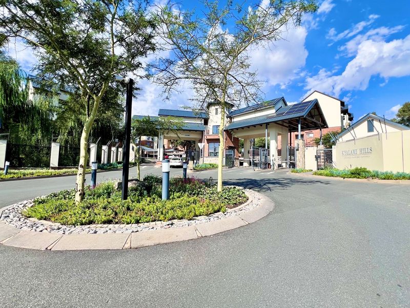 3 Bed - First Floor - Modern, Move-In Ready Investment in Prime Kyalami! - Photo 4