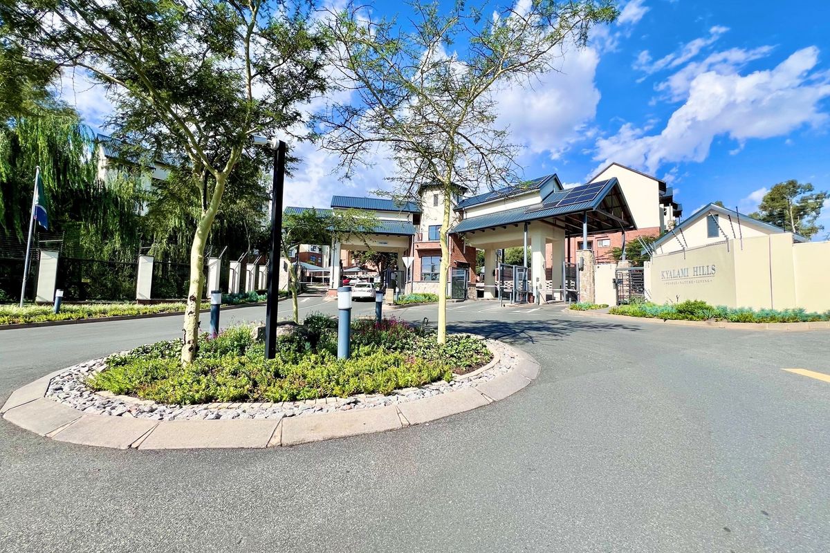 3 Bed - First Floor - Modern, Move-In Ready Investment in Prime Kyalami! - Photo 4