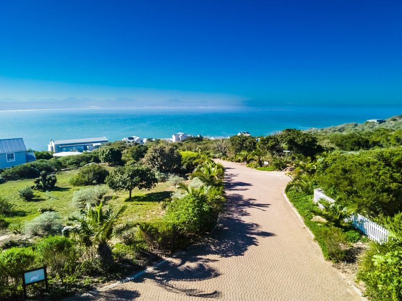 1127m2 of Prime Elevated Land in an Exclusive Estate - Photo 7