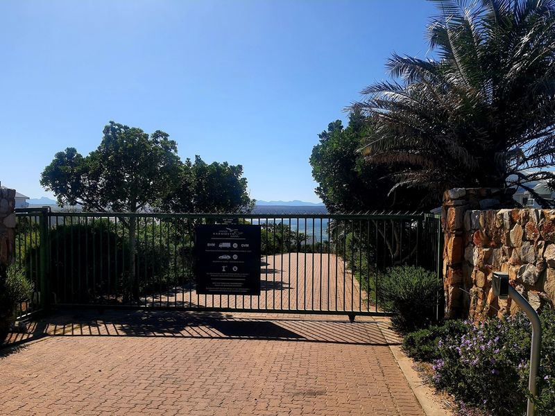 1127m2 of Prime Elevated Land in an Exclusive Estate - Photo 2