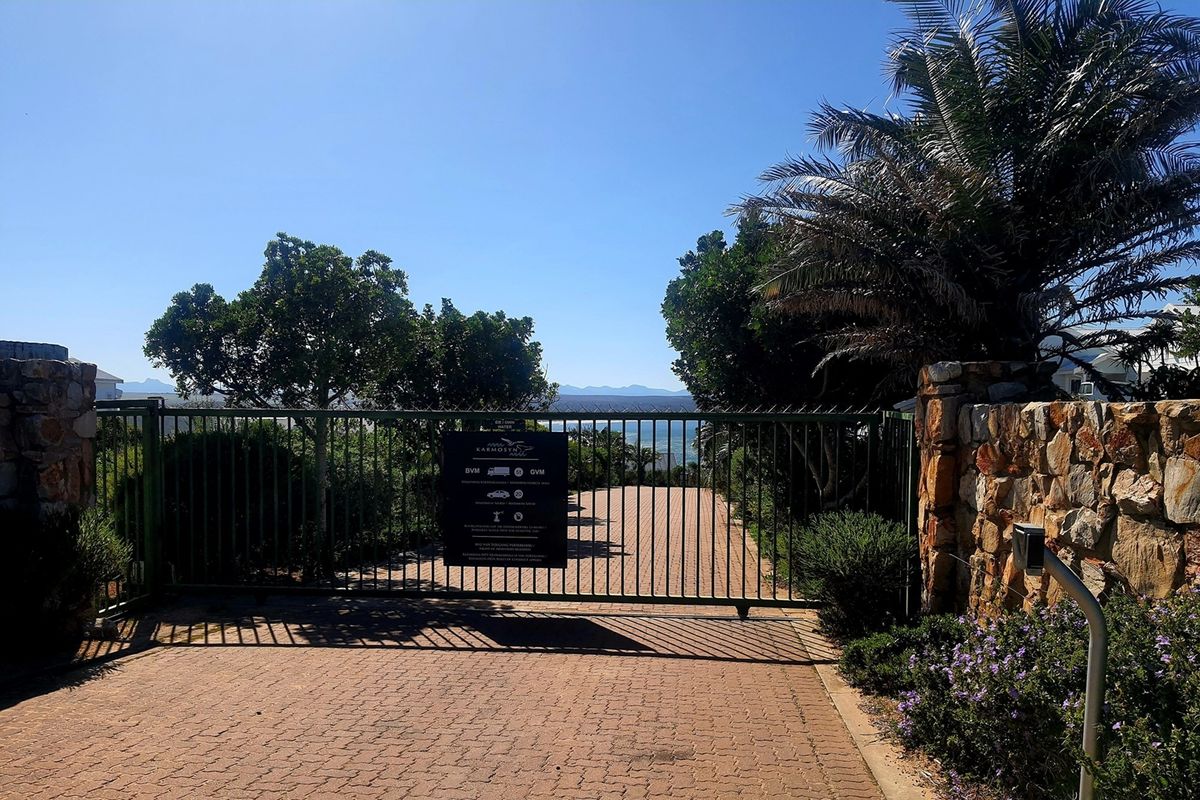 1127m2 of Prime Elevated Land in an Exclusive Estate - Photo 2