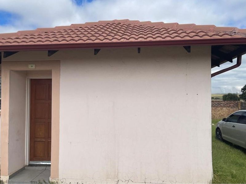 Three Bedroom House Up For Grabs! - Photo 10