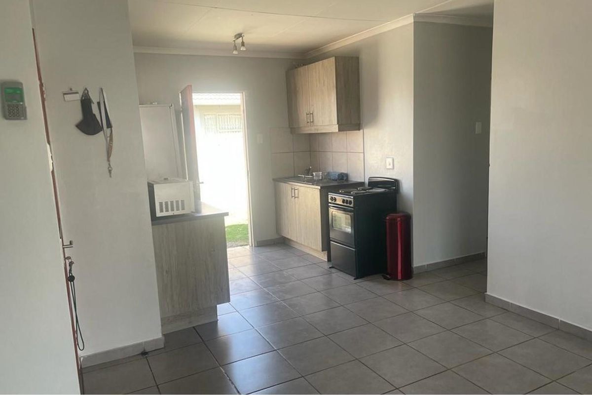 Three Bedroom House Up For Grabs! - Photo 2