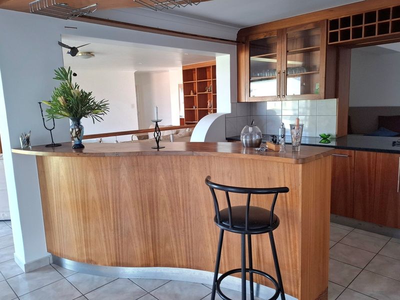 Stunning Double-Storey Beach House - Ideal for Extended Families. - Photo 5