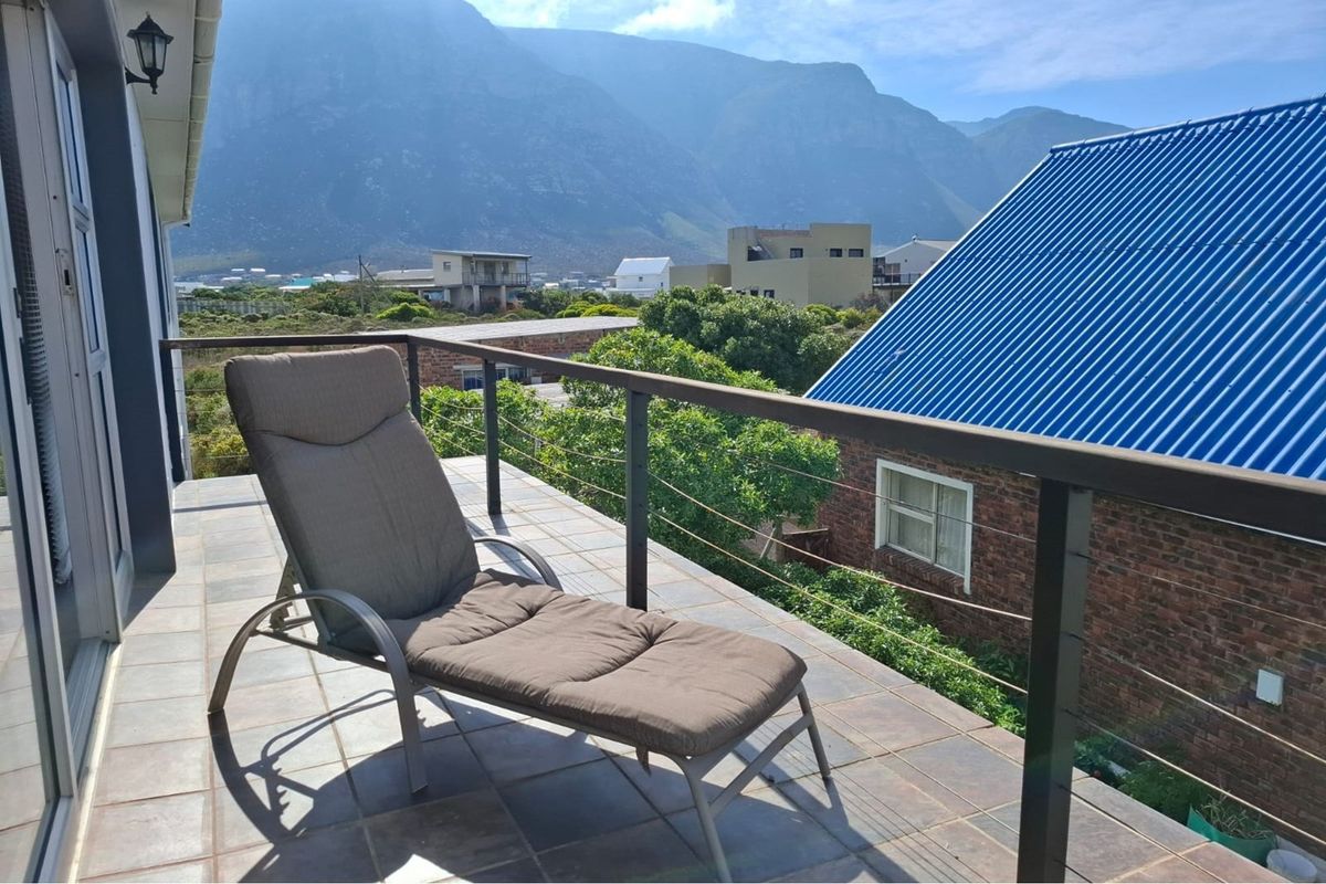 Stunning Double-Storey Beach House - Ideal for Extended Families. - Photo 2