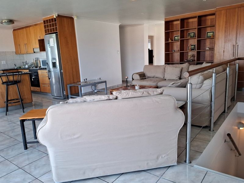 Stunning Double-Storey Beach House - Ideal for Extended Families. - Photo 6