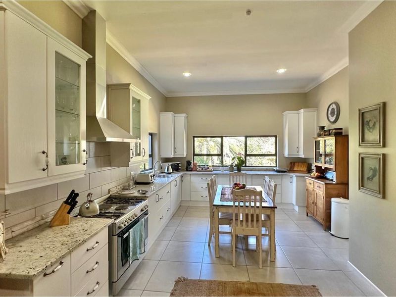 Luxurious Double-Home Property in Newcastle - Photo 10