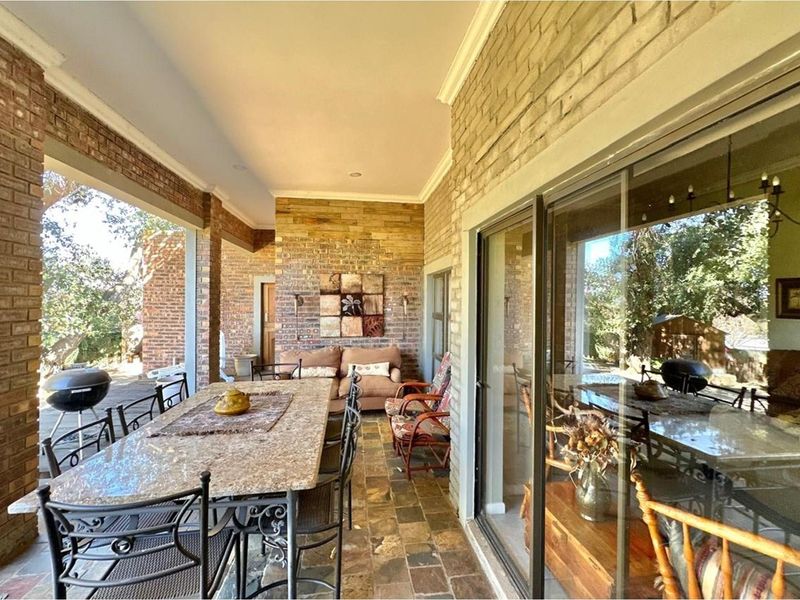 Luxurious Double-Home Property in Newcastle - Photo 8