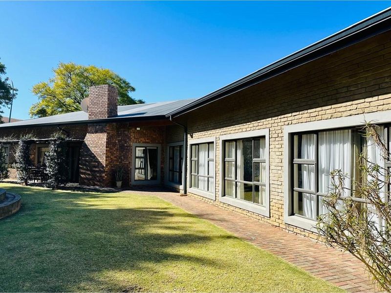 Luxurious Double-Home Property in Newcastle - Photo 1