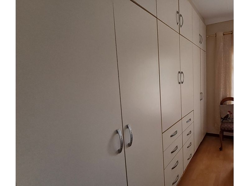 Beautiful freestanding clinker brick townhouse with its own entrance - Photo 9