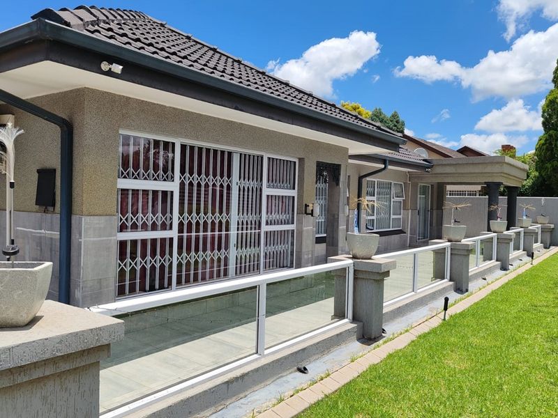 ARCON PARK * SOLE MANDATE * VEREENIGING * a Luxurious, Modern 4-Bedroom Family Home * R2 150 000.00 - Photo 7