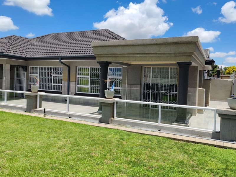 ARCON PARK * SOLE MANDATE * VEREENIGING * a Luxurious, Modern 4-Bedroom Family Home * R2 150 000.00 - Photo 10