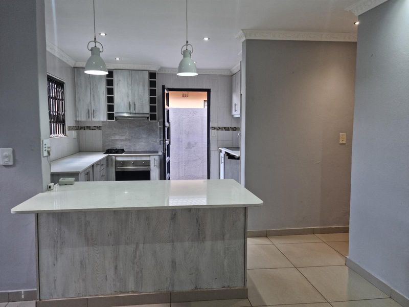Gorgeous, Modern, 3 Bed, 2 Bath Home in a Cul-de-sac in Mmesi Park (Dobsonville) - Photo 7