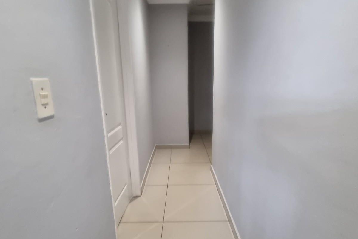 Gorgeous, Modern, 3 Bed, 2 Bath Home in a Cul-de-sac in Mmesi Park (Dobsonville) - Photo 5